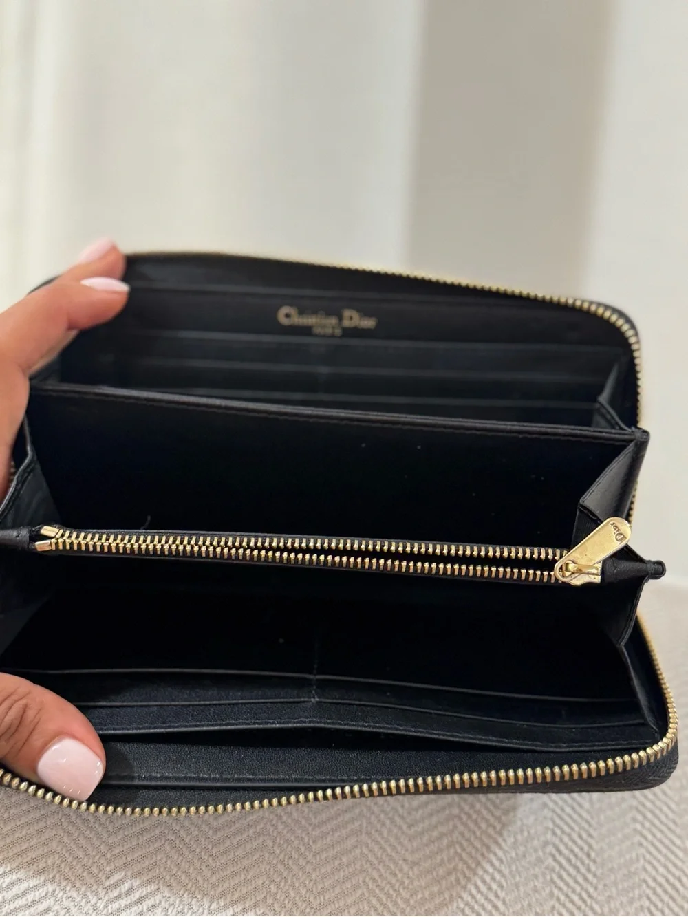 Dior 30 Montaigne Voyageur long wallet black authentic